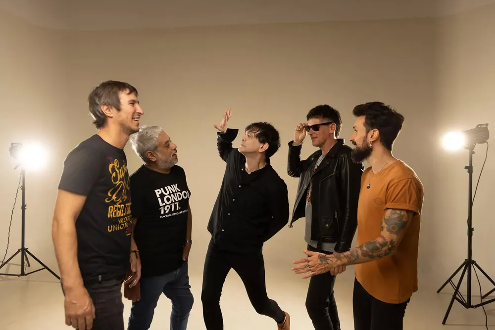 JOVENES PORDIOSEROS (4)