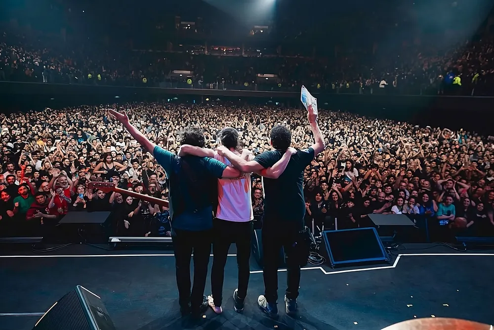 DIVIDIDOS - Prensa 1